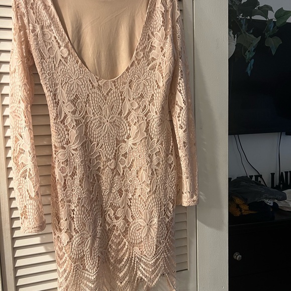 FINAL CLEARANCE SALE Elegant blush pink Lace Long Sleeve Dress - Picture 2 of 5